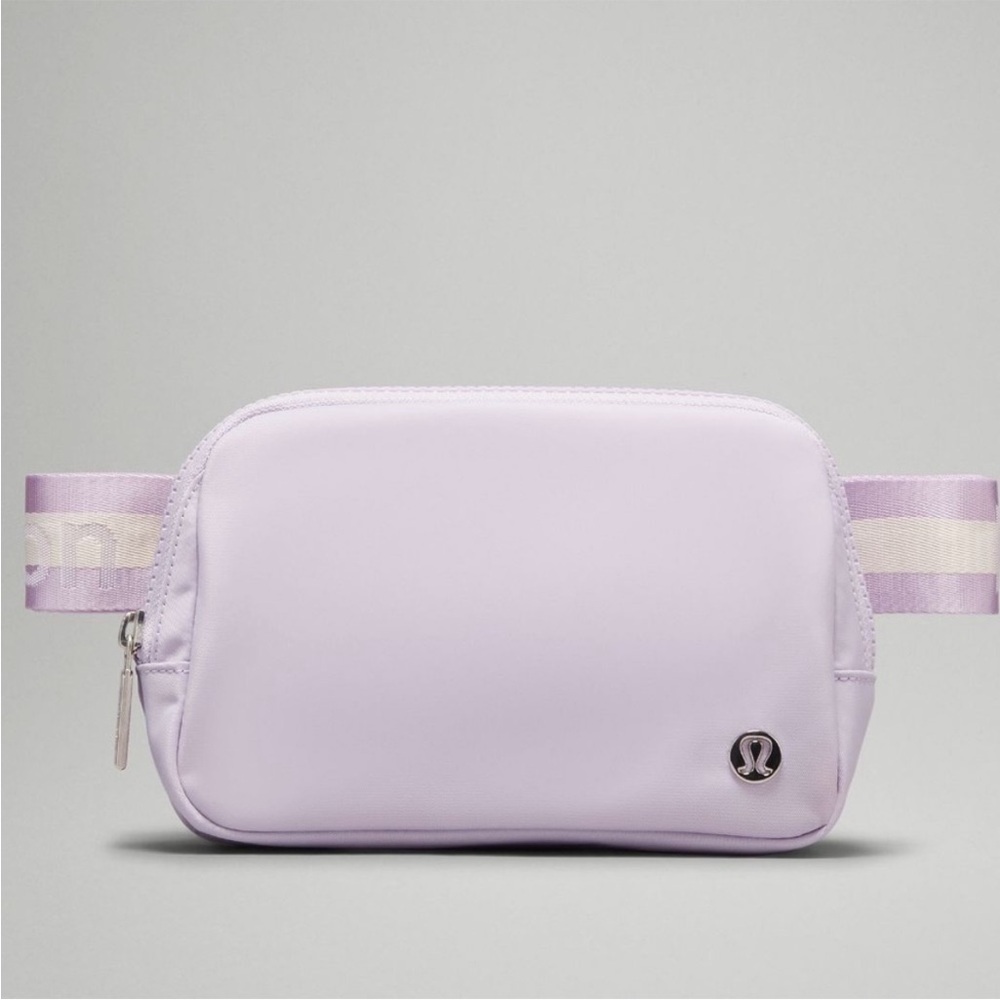 Lululemon Everywhere Belt Bag in Lilac
